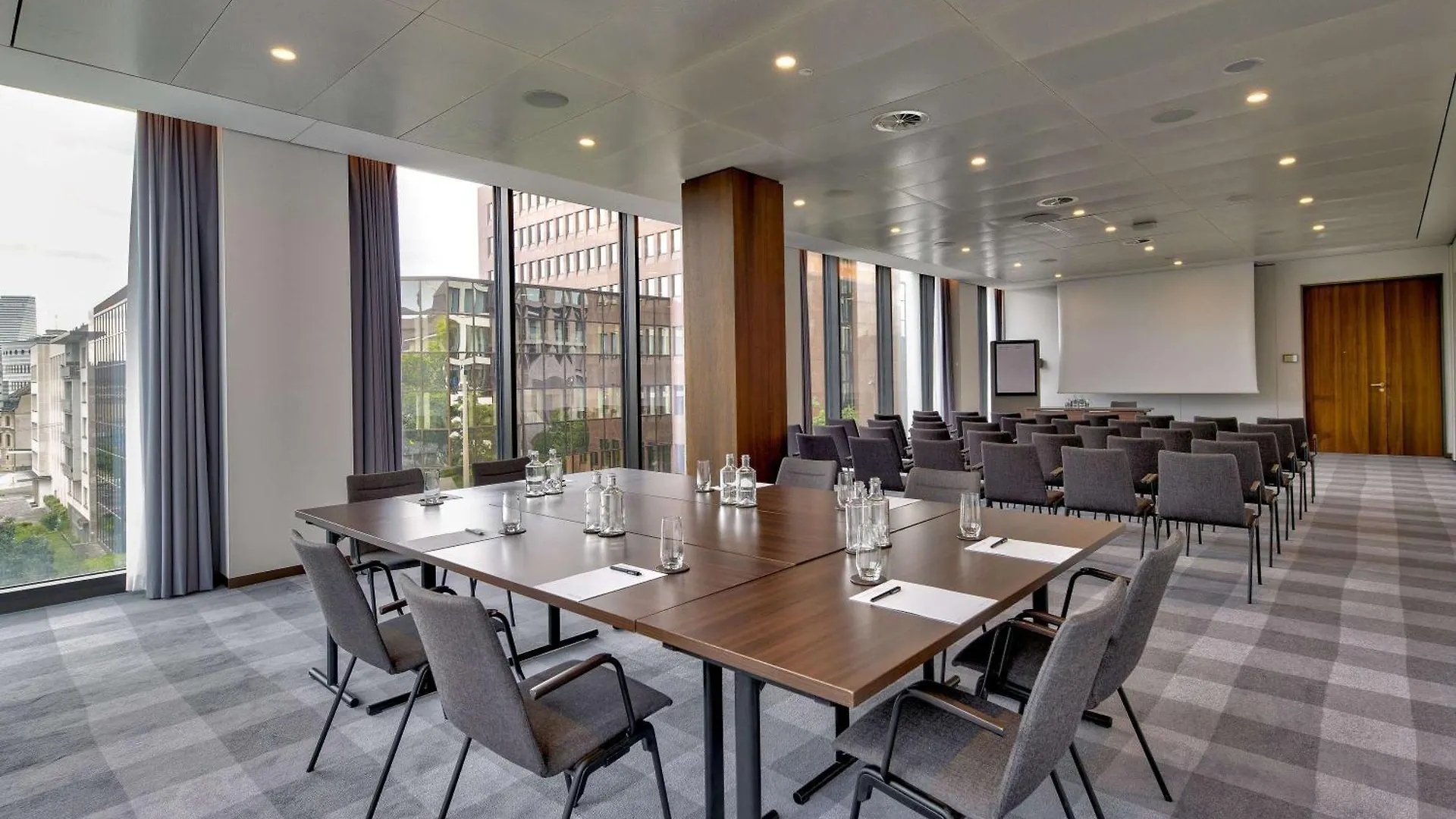 Moevenpick Hotel Basel 4*,